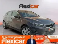 Usado Kia Ceed 136 CV (100 kW) 2023 Amarillo Utilitario
