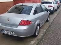 Usado Fiat Linea Dynamic 120 CV (88 kW) 2011 Gris / plata Berlina