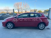 Usado Toyota Auris Active 116 CV (85 kW) 2016 Granate Berlina