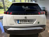 Usado Peugeot 2008 Allure 100 CV (73 kW) 2022 Blanco SUV