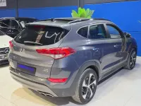 Usado Hyundai Tucson Style 184 CV (135 kW) 2017 Gris / plata SUV