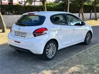 Usado Peugeot 208 82 CV (60 kW) 2018 Blanco Utilitario