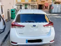Usado Toyota Auris Hybrid Edition 136 CV (100 kW) 2018 Blanco Berlina
