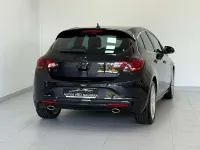 Usado Opel Astra S 194 CV (142 kW) 2014 Negro Utilitario