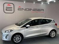 Usado Ford Fiesta Trend+ 86 CV (63 kW) 2018 Gris Utilitario