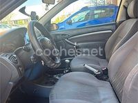 Usado Ford Focus Trend 100 CV (73 kW) 2003 Gris / plata Berlina