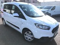 Usado Ford Tourneo Courier Trend 100 CV (73 kW) 2019 Blanco Monovolumen