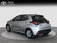 Usado Toyota Yaris Hybrid Active 116 CV (85 kW) 2022 Gris Monovolumen
