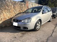 Usado VW Golf V Highline 105 CV (77 kW) 2007 Gris / plata Berlina