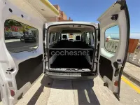 Usado Renault Kangoo 75 CV (55 kW) 2021 Blanco Monovolumen