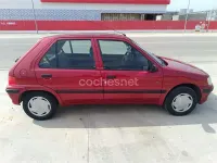 Usado Peugeot 106 60 CV (44 kW) 1996 Rojo Utilitario