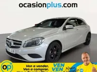 Usado Mercedes A180 Urban 109 CV (80 kW) 2015 Plateado Utilitario