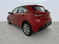 Usado Kia Rio 84 CV (61 kW) 2022 Rojo