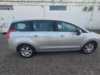 Usado Peugeot 5008 110 CV (80 kW) 2009 Gris / plata Monovolumen