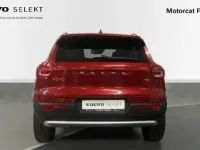 Usado Volvo XC40 Core 129 CV (94 kW) 2023 Rojo fusion m. c725e SUV