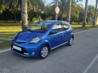 Usado Toyota Aygo City 68 CV (50 kW) 2012 Azul Utilitario