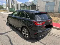 Usado Kia Ceed 100 CV (73 kW) 2019 Negro Utilitario