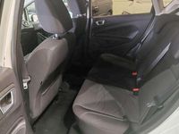 Usado Ford Fiesta Trend 70 CV (51 kW) 2013 Blanco Utilitario