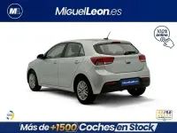 Usado Kia Rio 84 CV (61 kW) 2024 Gris / plata Berlina