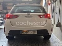 Usado Toyota Auris Active 90 CV (66 kW) 2014 Blanco Berlina