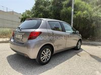 Usado Toyota Yaris Active 99 CV (72 kW) 2015 Beige Berlina