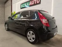 Usado Hyundai i30 Comfort 109 CV (80 kW) 2010 Negro Berlina