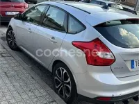 Usado Ford Focus Trend 105 CV (77 kW) 2011 Gris / plata Berlina