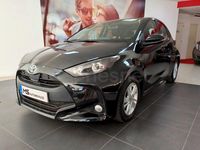Usado Toyota Yaris Hybrid Active 116 CV (85 kW) 2022 Negro Berlina