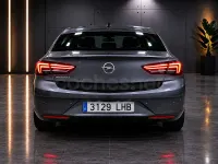 Usado Opel Insignia Innovation 136 CV (100 kW) 2020 Gris / plata Berlina