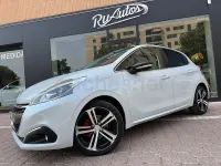Usado Peugeot 208 GT-line 120 CV (88 kW) 2016 Blanco Utilitario