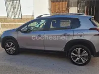Usado Peugeot 2008 Allure 100 CV (73 kW) 2017 Gris / plata SUV