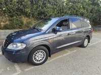 Usado SsangYong Rodius Limited 165 CV (121 kW) 2010 Gris / plata Monovolumen