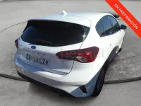 Usado Ford Focus Trend 120 CV (88 kW) 2022 Blanco Berlina