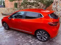 Usado Renault Clio Zen 131 CV (96 kW) 2020 Naranja Utilitario