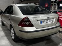 Usado Ford Mondeo Ghia 130 CV (95 kW) 2004 Beige Berlina