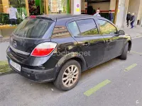 Usado Opel Astra Cosmo 150 CV (110 kW) 2005 Negro Berlina