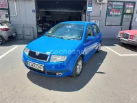 Usado Skoda Fabia 75 CV (55 kW) 2004 Azul Berlina