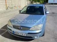 Usado Ford Mondeo Ghia 130 CV (95 kW) 2004 Azul Berlina