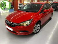 Usado Opel Astra Selective 105 CV (77 kW) 2018 Rojo Utilitario