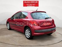 Usado Peugeot 207 75 CV (55 kW) 2006 Granate Berlina