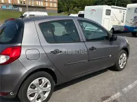 Usado Renault Clio II Expression 75 CV (55 kW) 2009 Gris / plata Berlina