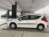Usado Peugeot 207 90 CV (66 kW) 2010 Blanco Familiar