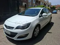 Usado Opel Astra Elegance 140 CV (102 kW) 2018 Blanco Berlina