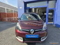 Usado Renault Scénic LIMITED 110 CV (80 kW) 2016 Granate Monovolumen