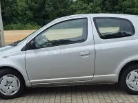 Usado Toyota Yaris Luna 86 CV (63 kW) 2000 Gris / plata Berlina