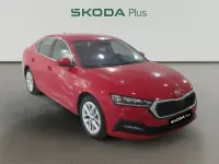 Usado Skoda Octavia Ambition 150 CV (110 kW) 2022 Rojo Berlina