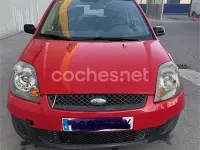 Usado Ford Fiesta Ambiente 68 CV (50 kW) 2008 Rojo Utilitario
