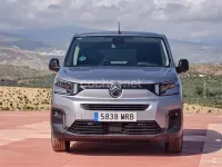 Usado Citroën Berlingo 100 CV (73 kW) 2024 Gris / plata Monovolumen