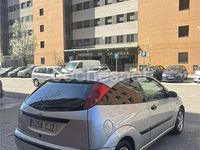 Usado Ford Focus Trend 100 CV (73 kW) 2003 Gris / plata Berlina