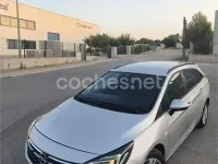 Usado Opel Astra Selective 110 CV (80 kW) 2019 Gris / plata Familiar
